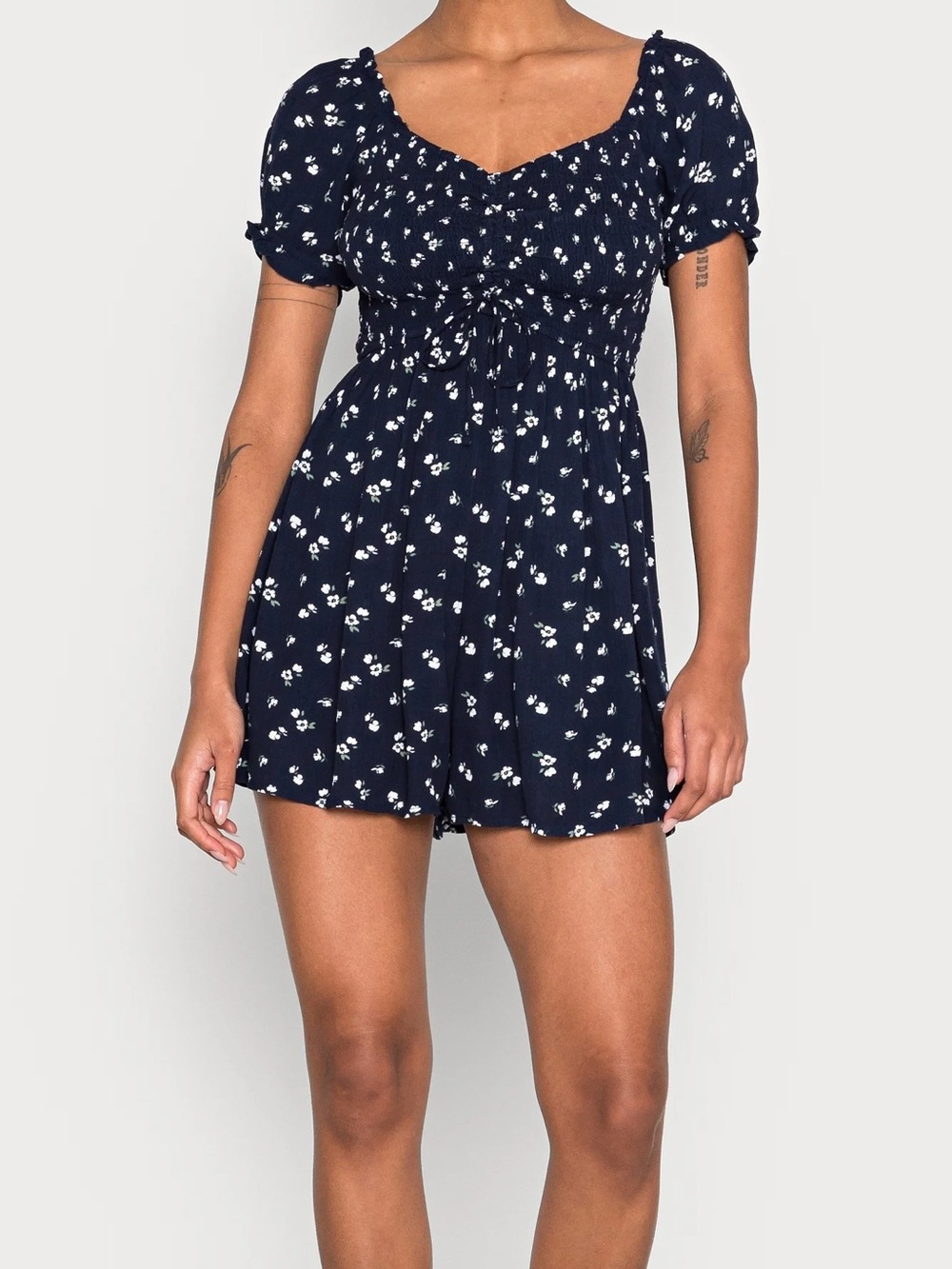 Hollister Navy Floral Smocked Puff Sleeve Romper Size Small 💛